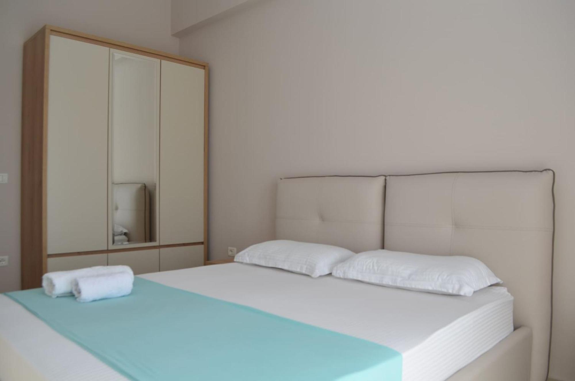 Saint Tropez Apartment Sarandë Exterior foto
