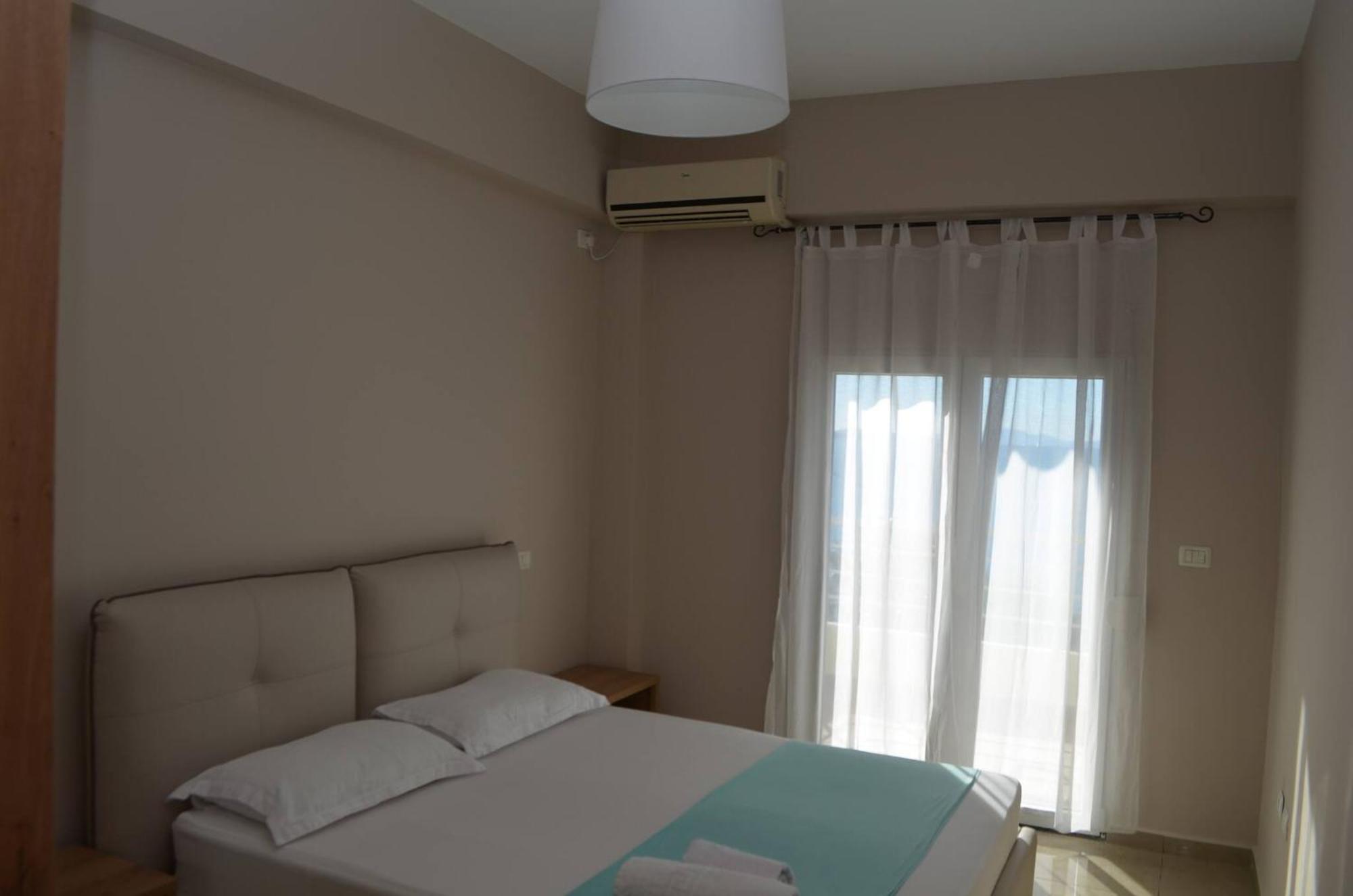 Saint Tropez Apartment Sarandë Exterior foto