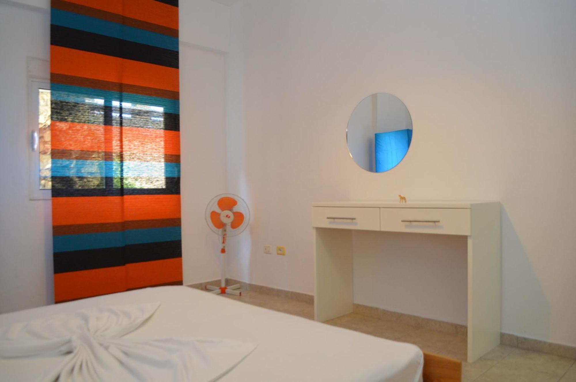 Saint Tropez Apartment Sarandë Exterior foto